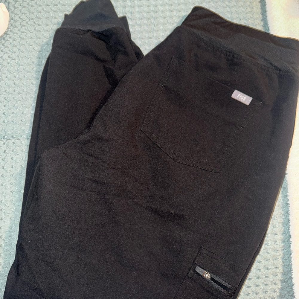 Black jogger Figs
